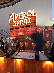  buffet Kull bar Rooftop Pop Up auf zwei Ebenen auf der Hoch5 Dachterrasse am Ostbahnhof (©Foto. Martin Schmitz)